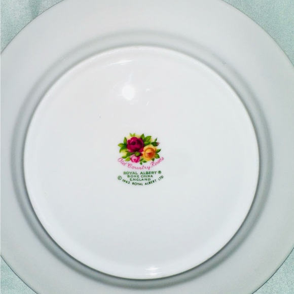 Royal Albert 1962 Old Country Rose - Picture 4 of 5